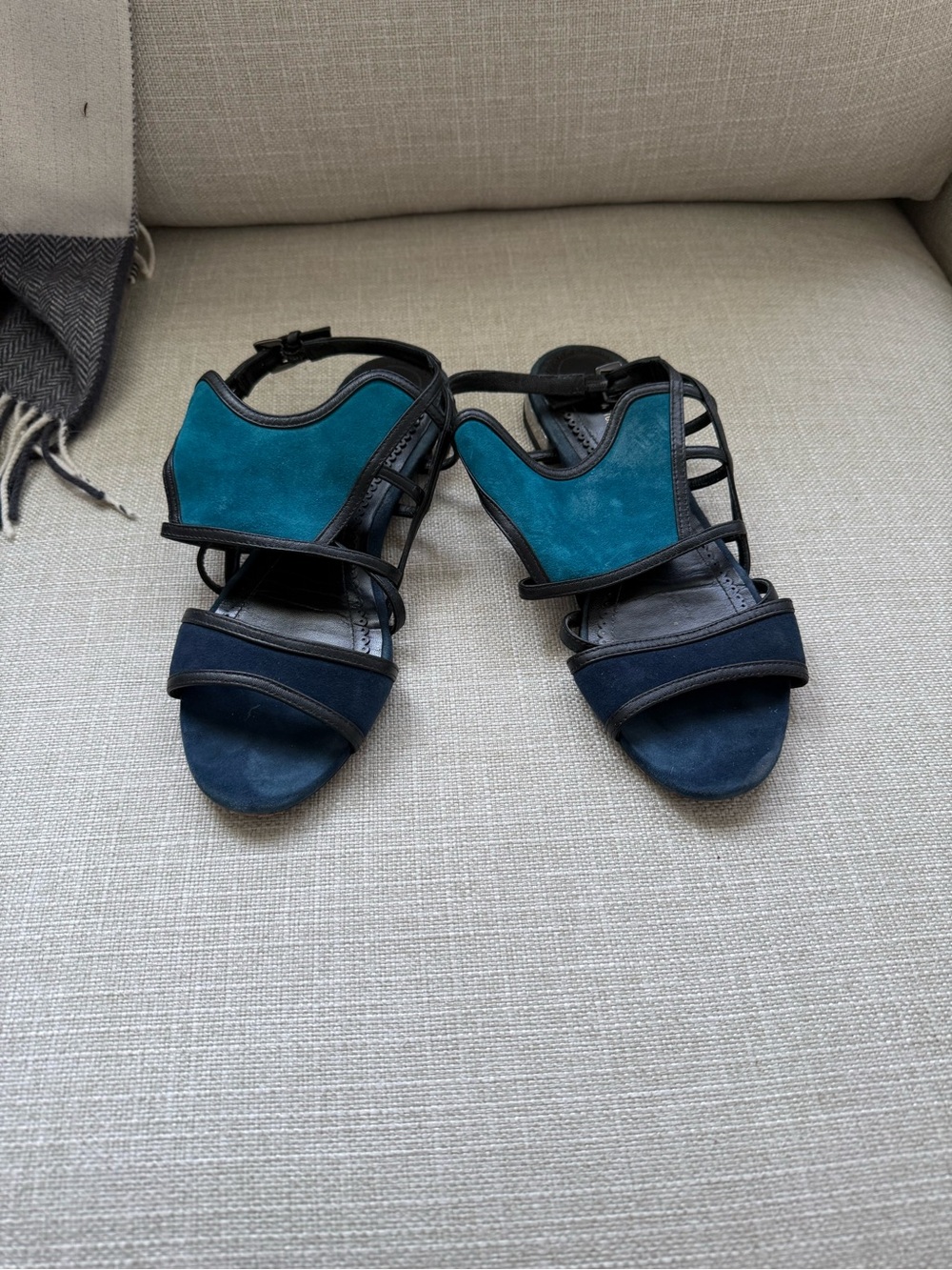 Pour La Victoire Teal and Navy Suede Strappy Sandals Sz 8